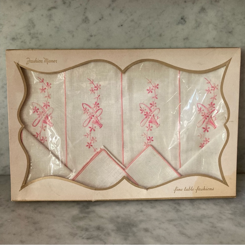 Vintage Linen Embroidered Placemat and Napkin Set 8 pieces